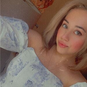 Meet your Posher, Stella